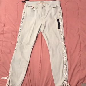 Tommy Hilfiger stretch leggings.
